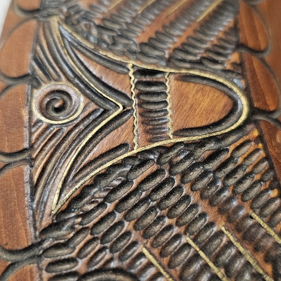 VINTAGE ROUND HAND CARVED WOODEN PLATE - Picture 4 of 7